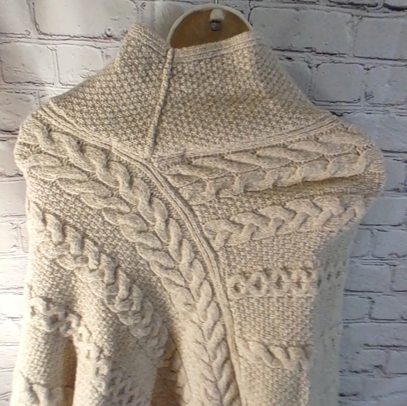 Inis Crafts Merino Wool Cable Knit Tan Poncho Shawl - Picture 7 of 14